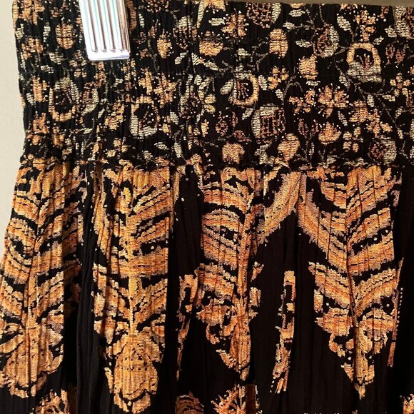 Black & Gold Elegant Carole Little Skirt - Picture 2 of 3